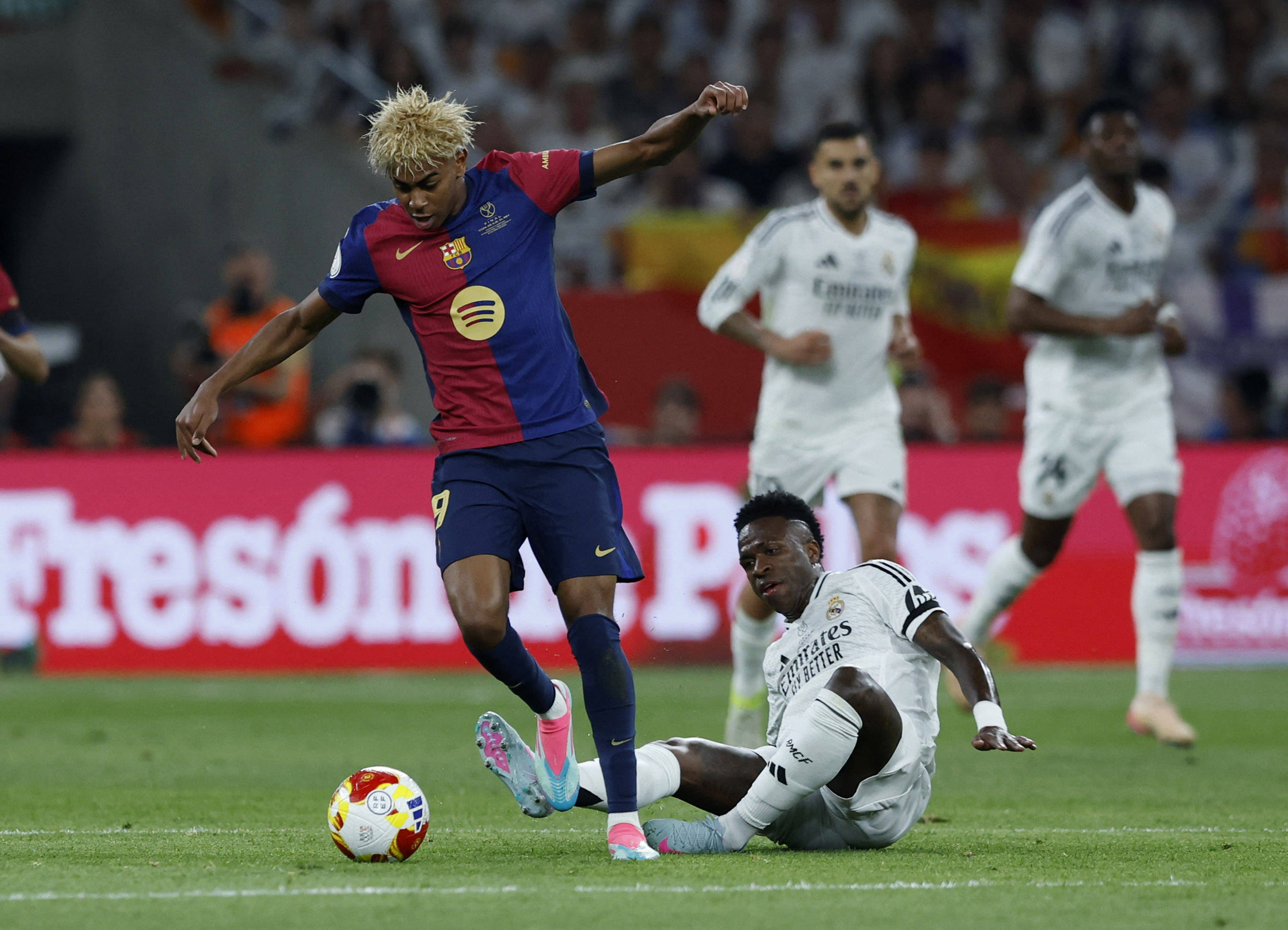 kaiyun网页版平台关于欧冠赛程吃紧，比利亚雷亚尔赛后调整名单，气氛紧张，数据趋势出现新变化的信息